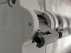 Cum se înlocuiește un întreruptor într-un panou electric