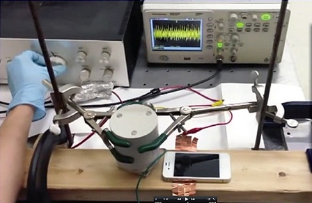 experimente cu un nanogenerator