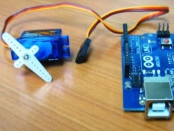 Control motor și servo cu Arduino